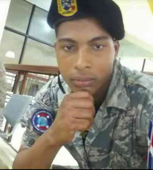 Raso FARD se suicida con fusil M16 Raso Farias