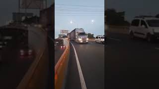 Digeset detiene camión doble remolque por el elevado de la 27 de Febrero Distrito Nacional