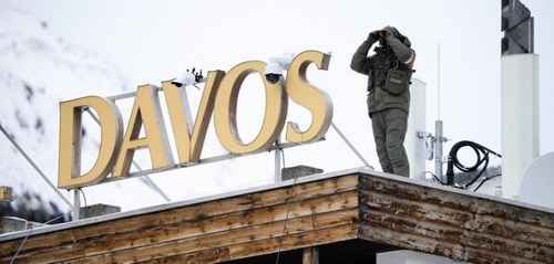 Hipocresía aviones privados y prostitutas los escándalos que rodean al Foro de Davos