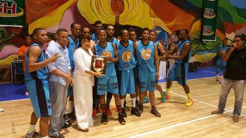 Marlin Martinez en el Torneo Baloncesto Club los Mangos