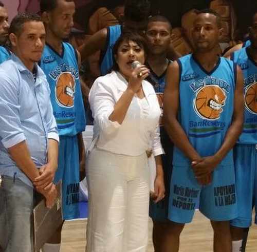 Marlin Martinez en el Torneo Baloncesto Club los Mangos
