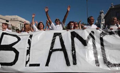 Miles de ciudadanos reclaman diálogo en varias ciudades de España