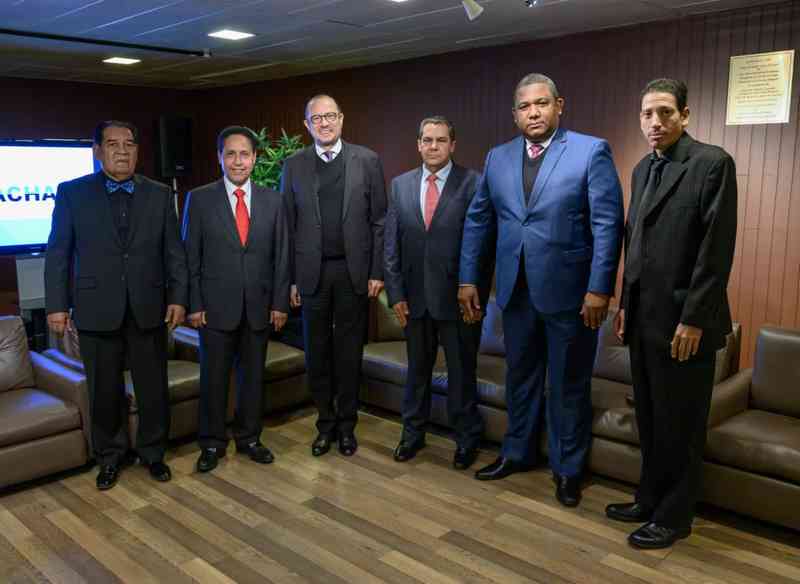 En París desde la UNESCO anuncian película marca país con Anthony Santos