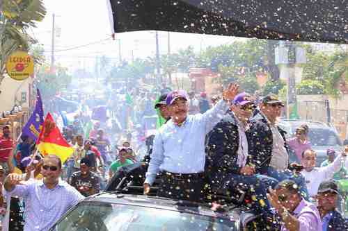 Danilo medina en recorrido por el Este de República Dominicana
