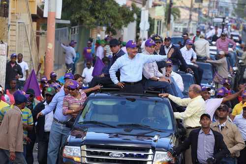 Danilo medina en recorrido por el Este de República Dominicana