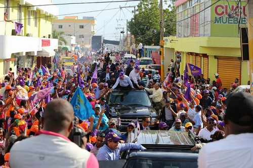 Danilo medina en recorrido por el Este de República Dominicana