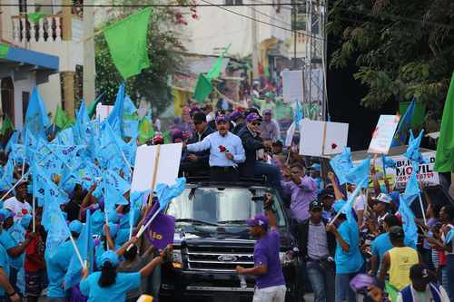 Danilo medina en recorrido por el Este de República Dominicana