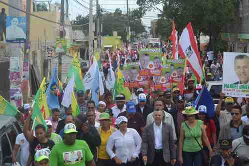 Con las fuerzas aliadas, Manuel Jiménez y Nelsy Trinidad,  recorren sector los Frailes